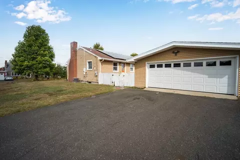 91 Arcadia Blvd, Springfield, MA 01118 photo 3