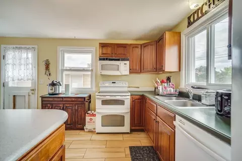 91 Arcadia Blvd, Springfield, MA 01118 photo 12