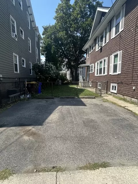 884-886 Robeson St, Fall River, MA 02720 photo 4