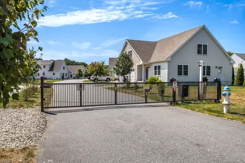 637 Gifford St #16A, Falmouth, MA 02540