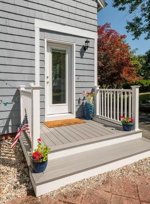 Exterior - 34 Winter St, Reading, MA 01867 photo 7 of 8