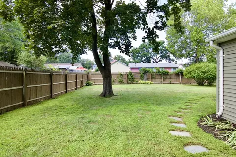 14 Sunridge Dr, Springfield, MA 01118 photo 2