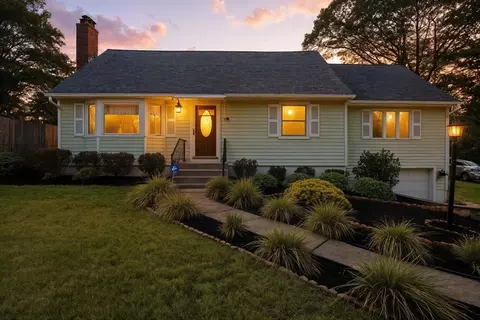 77 Bowers St, West Springfield, MA 01089