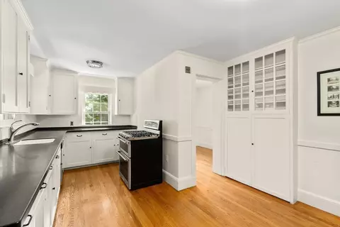 2 Kenilworth Rd, Wellesley, MA 02482 photo 19
