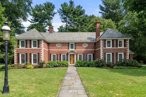 2 Kenilworth Rd, Wellesley, MA 02482