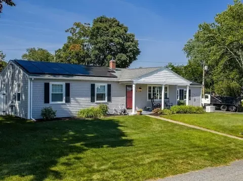 9 Middlefield Pl, Acushnet, MA 02743