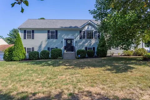 8 Powhattan Dr, Taunton, MA 02718