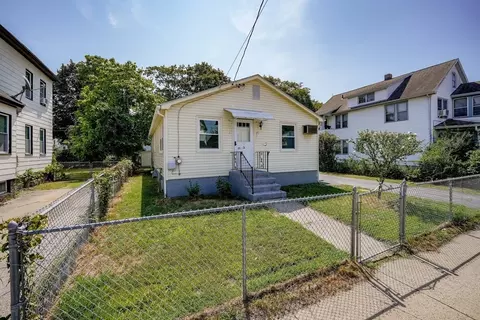55 Governor St, Springfield, MA 01104 photo 2