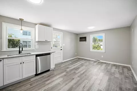 55 Governor St, Springfield, MA 01104 photo 3