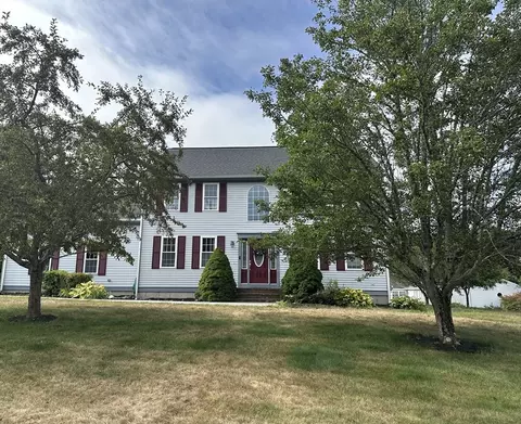 52 Pershing Ave, Acushnet, MA 02743