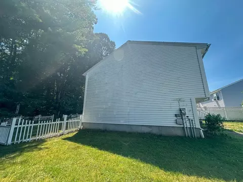 82 4th St, Worcester, MA 01602 photo 4
