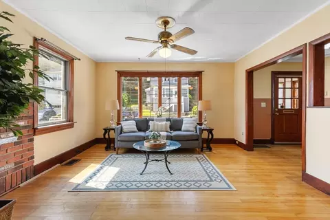 24 Endicott St, Saugus, MA 01906 photo 9