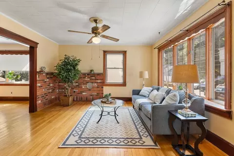 24 Endicott St, Saugus, MA 01906 photo 8