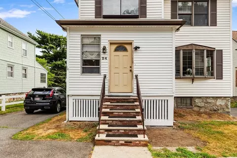 24 Endicott St, Saugus, MA 01906 photo 4