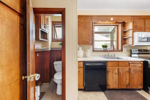 24 Endicott St, Saugus, MA 01906 photo 17