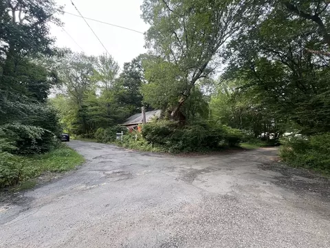 28 Hilltop Rd, Holbrook, MA 02343