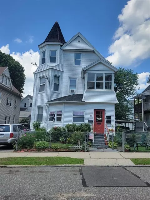 68 Waverly St, Springfield, MA 01107 photo 2