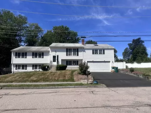 35 Pilgrim Dr, Norwood, MA 02062