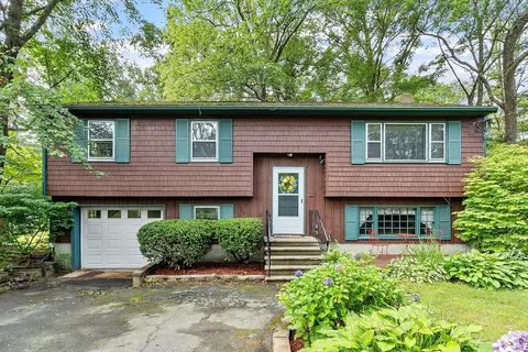 25 Cushing St, Salisbury, MA 01952
