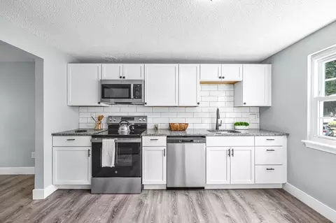 Kitchen - 57 Warebrook Vlg, Ware, MA 01082 photo 4 of 5