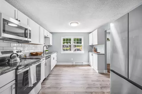 Kitchen - 57 Warebrook Vlg, Ware, MA 01082 photo 5 of 5