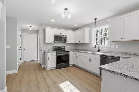 Entry Way - 340 Brickyard Rd, Athol, MA 01331 photo 2 of 4