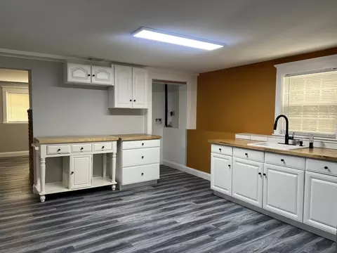 11 Leroy Pl, Springfield, MA 01104 photo 9