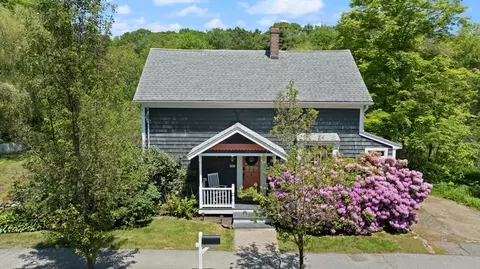 52 Bridge St, Hamilton, MA 01982