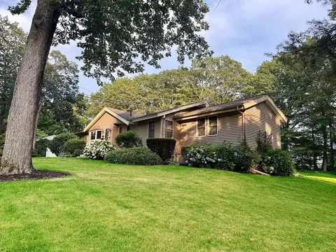 14 Abbott Ln, Chelmsford, MA 01824