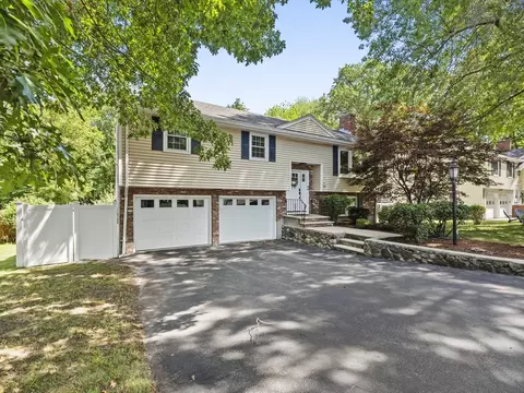 26 Johanna Dr, Reading, MA 01867