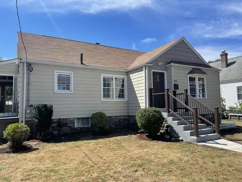 306 Greenwood St, Worcester, MA 01607