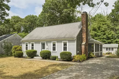22 Mattapan St, Falmouth, MA 02536