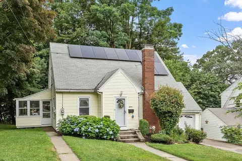 16 Zenith Dr, Worcester, MA 01602