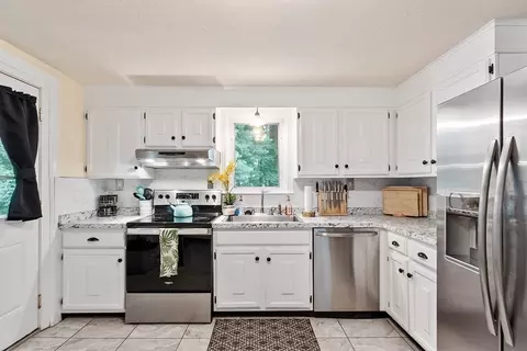 Kitchen - 16 Zenith Dr, Worcester, MA 01602 photo 4 of 5