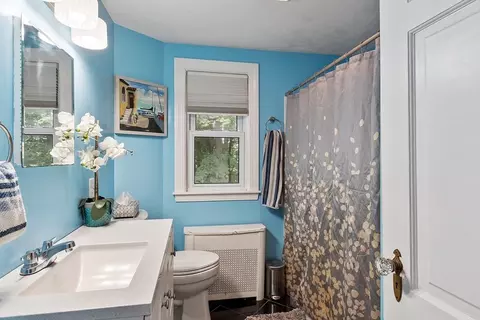 Bath - 16 Zenith Dr, Worcester, MA 01602 photo 2 of 2