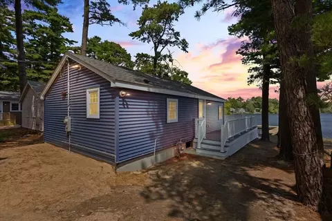37 Pine Lake Dr, Wareham, MA 02538 photo 2
