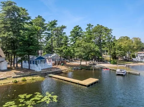 37 Pine Lake Dr, Wareham, MA 02538