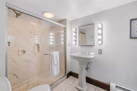 Bath - 6 Redstone Ln, Marblehead, MA 01945 photo 1 of 1