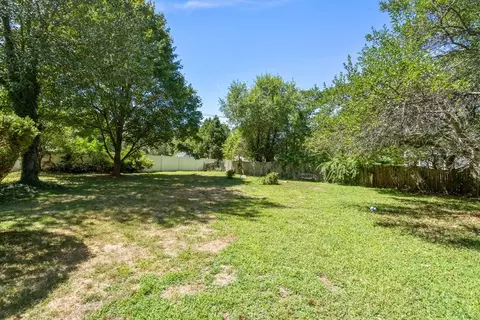 Exterior - 5 Hope Ln, Dedham, MA 02026 photo 5 of 7
