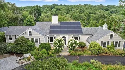 52 Wenham Rd, Topsfield, MA 01983