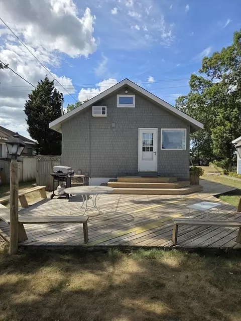 11 Fillmore St, Wareham, MA 02571