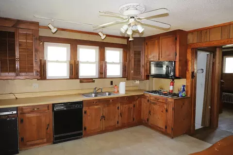 129 Mooreland St, Springfield, MA 01104 photo 6