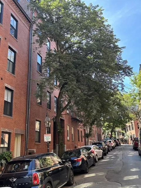 59 W Cedar St #6, Boston, MA 02114