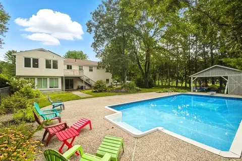 5 Brookside Cir, Acton, MA 01720