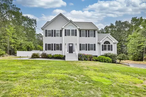 873 Salem St, Groveland, MA 01834