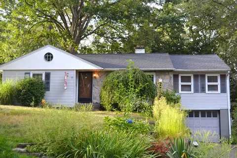 52 Exeter St, West Springfield, MA 01089