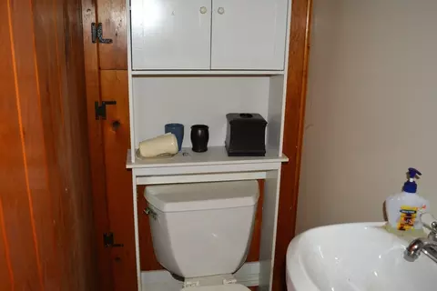 Bath - 52 Exeter St, West Springfield, MA 01089 photo 2 of 2