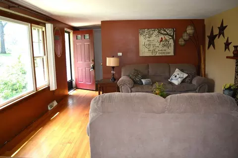 Entry Way - 52 Exeter St, West Springfield, MA 01089 photo 1 of 1