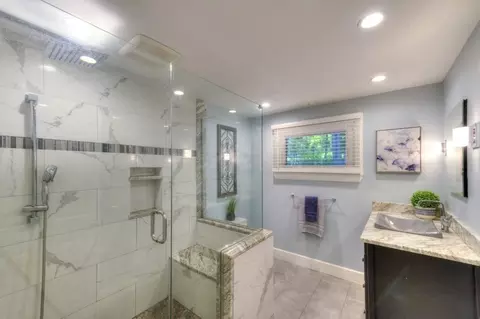 Bath - 22 Nottingham Rd, Worcester, MA 01609 photo 1 of 5