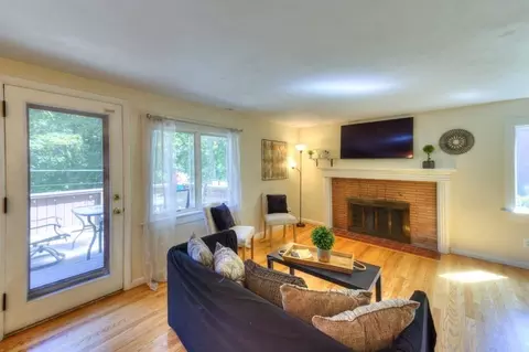 Living - 22 Nottingham Rd, Worcester, MA 01609 photo 1 of 6